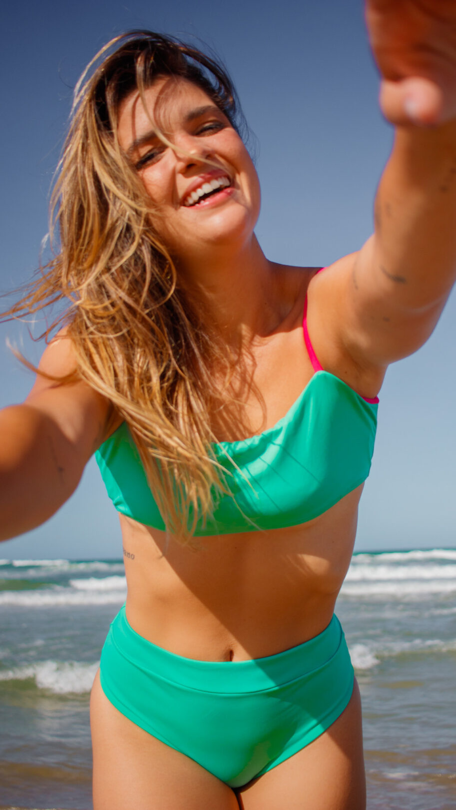 Biquínis Azul Brasil - Biquíni, Maiô, Wetsuit, Top, Saída de Praia, Pareô, Canga, Chemise, Blusão, Short