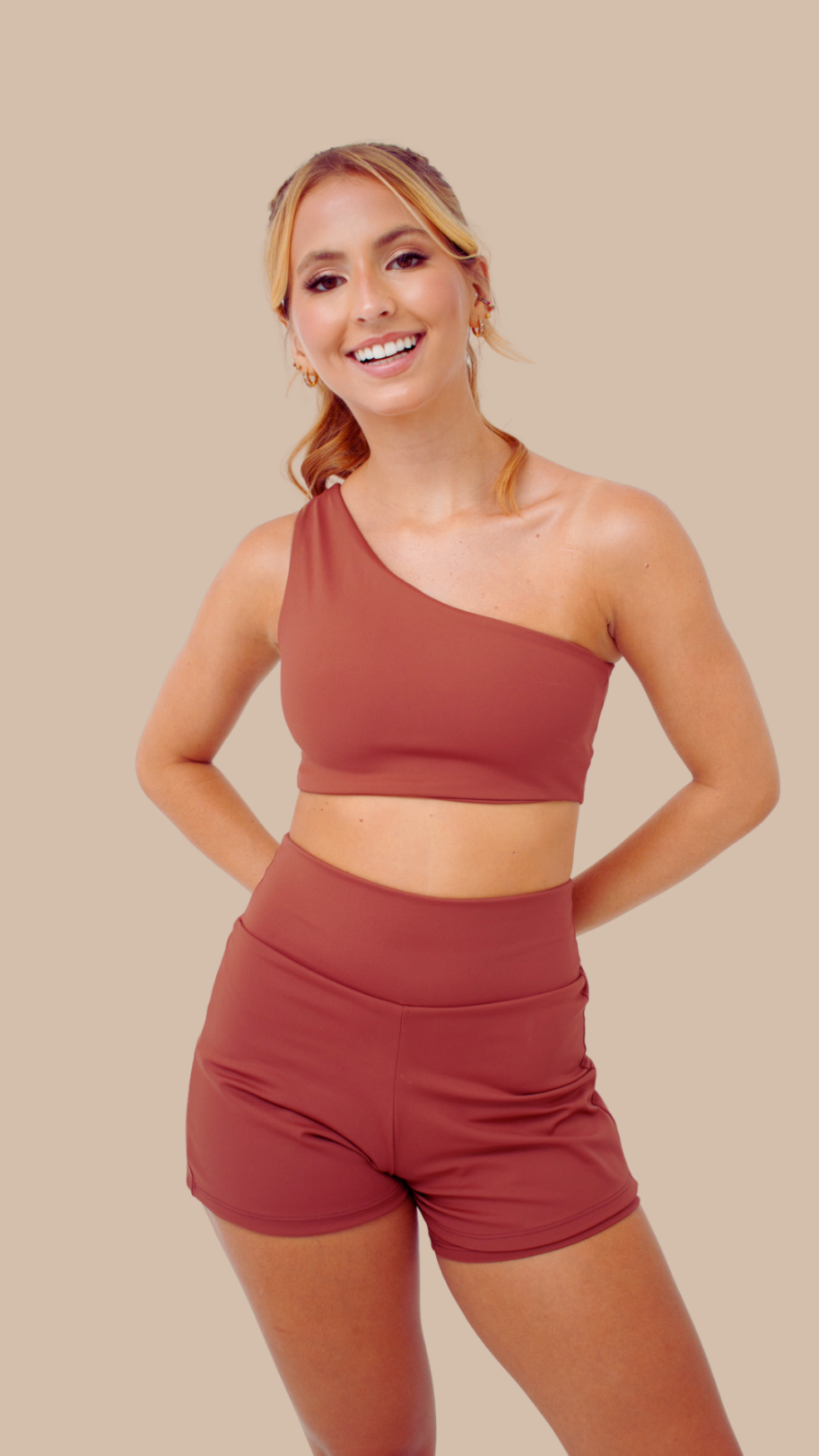 Top Fitness Ombro Único Marrom - Top Feminino assimétrico para academia com Bojo Removível